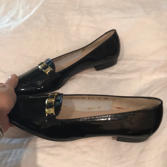 Salvador Ferragamo loafers in Black patent - Picture 2 of 7
